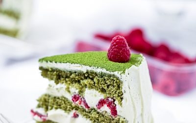 Zielony tort MATCHA z malinami