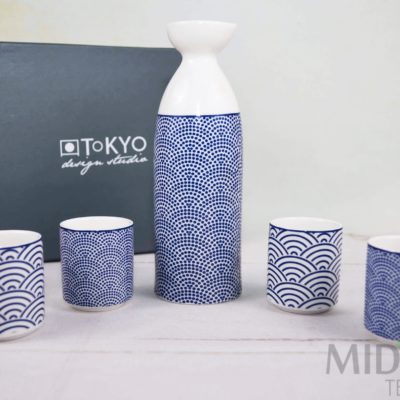 Nippon Blue Sake Set, Komplet do Sake Tokyo Design Studio, zestaw prezentowy, japoński prezent, pomysł na prezent, prezent porcelana, zestaw prezentowy, prezent dl achłopaka, prezent dla dziewczyny